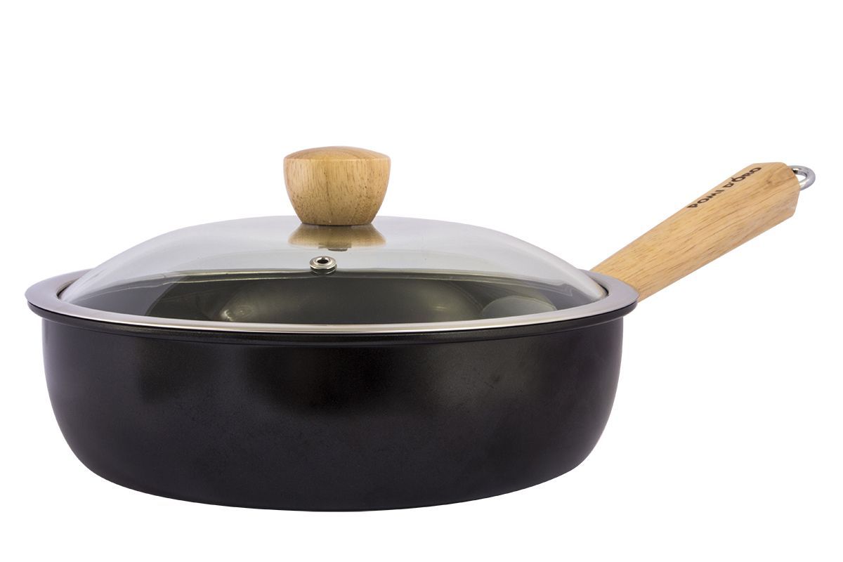 Сотейник Pomi d’Oro Dilusso с крышкой, с антипригарным покрытием. Диаметр 24 см77.858@24256 / PCS-605001 Dilusso Сотейник Pomi d’Oro Dilusso с крышкой, с антипригарным покрытием. Диаметр 24 см77.858@24256 / PCS-605001 DilussoСотейник Pomi dOro Dilusso изготовлен из углеродистой стали с антипригарным покрытием Marcomb внутри и цветным покрытием снаружи. Marcomb - это новейшая разработка в сфере антипригарных покрытий. Имеет ячеистую структуру, содержащую в себе молекулы силикона. Благодаря своему составу такое покрытие наносится особым способом, что придает ему невероятную устойчивость к трещинам и сколам - вы даже можете использовать металлические аксессуары при приготовлении. Антипригарные свойства Marcomb сохраняются невероятно долго. Можно готовить с минимальным количествомжиров. Не содержит PFOA.Прочная конструкция обеспечивает долговременное использование. Изделие снабжено удобной ручкой из дерева со стальным каркасом. Крышка выполнена из термостойкого стекла.Подходит для газовых и электрических плит.
