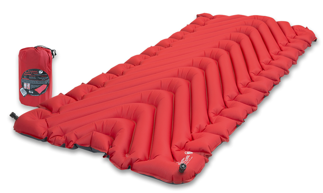 Надувной коврик Klymit Insulated Static V Luxe pad Red, цвет: красныйSPIRIT ED 1050 Надувной коврик Klymit Insulated Static V Luxe pad Red, цвет: красныйSPIRIT ED 1050Компактный и легкий туристический коврик увеличенного размера для полных людей с силиконовым наполнителем Klymalite . Плюшевая поверхность создает ощущение отдыха на домашней кровати. Для путешествий в экстремальных погодных условиях. Технология body mapping (V- анатомическая поддержка за счет учета ключевых точек давления тела на коврик). Динамические боковые направляющие. Материал: полиэстер 75D, синтетический утеплитель Klymalite. Надувается за 20-30 выдохов Коэффициент теплоизоляции – 4.4 (до - 25°С); 4 сезона. Размер в сложенном виде: 13,9 см x 25,4 см. В комплекте: коврик, набор для ремонта (патч и клей), чехол.