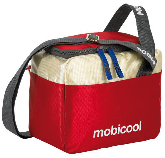 MOBICOOL Sail 6, Red термосумкаSail 6_Red MOBICOOL Sail 6, Red термосумкаSail 6_RedТермосумка MOBICOOL Sail 6 сохранит ваши продукты свежими как в городе, так и на природе. Она идеальна для хранения ланчей и других небольших по размеру продуктов. Сумка имеет внешние карманы для различных мелочей и аксессуаров, а также регулируемый по длине плечевой ремень.Боковая ручкаБоковой карманМолния по периметру