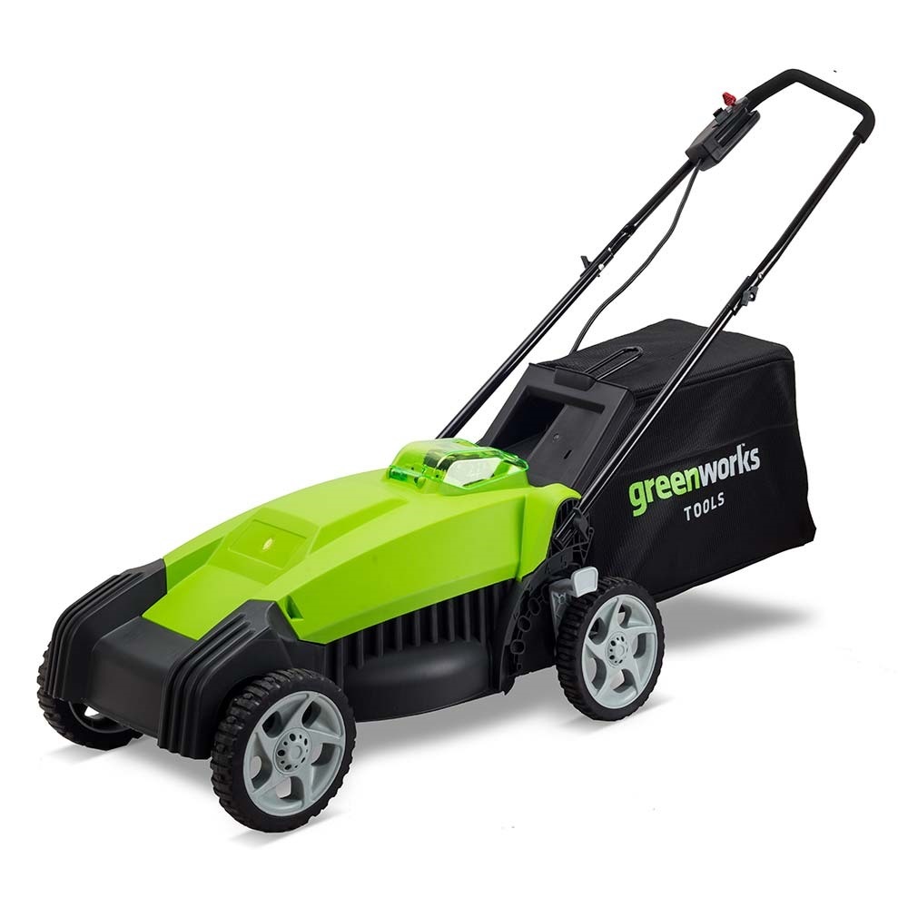 Газонокосилка аккумуляторная Greenworks G-MAX G40LM35, 40 В, 35 см (без АКБ и ЗУ)2500067 Газонокосилка аккумуляторная Greenworks G-MAX G40LM35, 40 В, 35 см (без АКБ и ЗУ)2500067Газонокосилка аккумуляторная Greenworks G-MAX G40LM35 - это полупрофессиональная модель для стрижки газонов в домашних хозяйствах. Газонокосилка оборудована системой защиты двигателя от механических повреждений камнями. Данная модель оснащена травосборником и обладает функцией мульчирования. Травосборник служит для сбора скошенной травы. Таким образом, предотвращается выгрузка на газон, который вы скашиваете. Мульчирующая заглушка, закрывающая заднее разгрузочное отверстие, позволяет ножу косилки измельчать срезанную траву. Удобный 5-ступенчатый рычаг обеспечивает регулировку высоты скашивания от 32 мм до 85 мм. Удобная рукоятка, 6” передние и 7” задние колеса позволят комфортно управлять газонокосилкой. Рама газонокосилки имеет складную конструкцию, для удобства транспортировки и хранения. Эта модель моментально готова к работе нажатием одной кнопки. Благодаря питанию от 40V аккумулятора газонокосилка обеспечивает долгую автономную работу. Данный аккумулятор совместим с другими устройствами из линейки G-MAX 40V. Для безопасной работы газонокосилка оснащена ключом безопасности. Преимущества: - Работа от 40V аккумулятора, совместимого с другими устройствами из линейки 40V. - Мульчирование, выгрузка в травосборник. - 5-ступенчатый рычаг регулировки высоты скашивания. - 6” передние и 7” задние колеса. - Система защиты двигателя от механических повреждений. - Прорезиненная передняя рукоятка. - Складная конструкция рамы. - Не требует времени для подготовки к работе. - Время автономной работы - 60 минут. Технические характеристики: - Двигатель: щеточный. - Номинальное напряжение: 40 В. - Ширина скашивания: 35 см. - Объем травосборника: 40 л. - Высота скашивания: 32-85 мм. - Скорость вращения вала: 3600 об/мин. Аккумуляторная батарея и зарядное устройство в комплект не входят. Газонокосилка работает с аккумуляторами Greenworks G-MAX40 (арт. 29717, 29727) и зарядным устройством G40C (арт. 2904607).