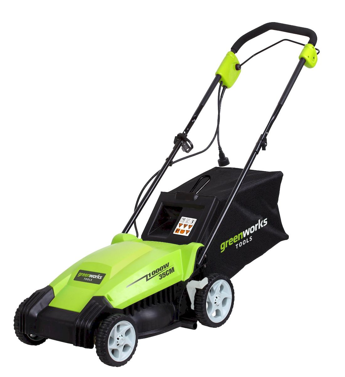 Газонокосилка электрическая Greenworks GLM1035, 1000 Вт, 35 см25237 Газонокосилка электрическая Greenworks GLM1035, 1000 Вт, 35 см25237Газонокосилка GreenWorks GLM1035 - это электрическая проводная модель для стрижки газонов в домашних хозяйствах. Газонокосилка оборудована системой защиты двигателя от механических повреждений камнями. Данная модель оснащена травосборником и обладает функцией мульчирования. Травосборник служит для сбора скошенной травы. Таким образом, предотвращается выгрузка на газон, который вы скашиваете. Мульчирующая заглушка, закрывающая заднее разгрузочное отверстие, позволяет ножу косилки измельчать срезанную траву. Удобный 5-ступенчатый рычаг обеспечивает регулировку высоты скашивания от 20 мм до 80 мм. Удобная рукоятка, 6” передние и 7” задние колеса позволят комфортно управлять газонокосилкой. Рама газонокосилки имеет складную конструкцию, для удобства транспортировки и хранения. Эта модель моментально готова к работе нажатием одной кнопки.Преимущества: - Работа от сети 220 В. - Выгрузка в травосборник. - Мульчирование. - 5-ступенчатый рычаг регулировки высоты скашивания. - 6” передние и 7” задние колеса. - Система защиты двигателя от механических повреждений. - Прорезиненная передняя рукоятка. - Складная конструкция рамы. - Не требует времени для подготовки к работе. Технические характеристики: - Двигатель: щеточный. - Мощность двигателя: 1000 Вт. - Ширина скашивания: 35 см. - Высота скашивания: 20-80 мм. - Скорость вращения вала: 3500 об/мин. - Объем травосборника: 40 л. - Вес: 12,78 кг.