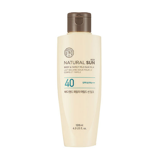 The Face Shop Natural Sun Мягкий солнцезащитный крем (молочко) для всей семьи SPF40 PA+++, 120 млУТ000001881 The Face Shop Natural Sun Мягкий солнцезащитный крем (молочко) для всей семьи SPF40 PA+++, 120 млУТ000001881Линия мягких солнцезащитных средств с УФ фильтрами и натуральными растительными экстрактами. Идеальное солнцезащитное средство для всей семьи. Молочко содержит 600 микрограмм экстракта подсолнечника, который прошел сертификацию EcoCert. Ростки подсолнуха богаты питательными веществами и обладают мощными анти-оксидантными свойствами. Ростки защищают кожу от УФ лучей и других вредных факторов окружающей среды. Подсолнечный экстракт нежно и тщательно позаботится о вашей коже. Крем-молочко имеет легкую текстуру, не раздражает чувствительную кожу, рекомендован к использованию для всей семьи. При нанесении легко впитывается, не создает липкого эффекта.