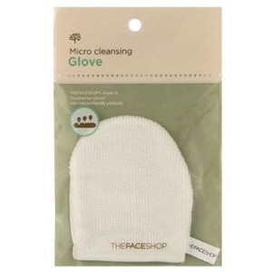 The Face Shop Daily Beauty Перчатка для очищения лицаУТ000001659 The Face Shop Daily Beauty Перчатка для очищения лицаУТ000001659Невероятно удобная очищающая рукавичка из микрофибры, созданная специально для глубокого очищения кожи лица от загрязнений. Подходит для любого типа кожи, в том числе для очень нежной, чувствительной или поврежденной. Рукавица эффективно очищает лицо, удаляет ороговевшие частички кожи, делает кожу лица гладкой и мягкой. Надевается на три пальца. 10х0,2х16 см
