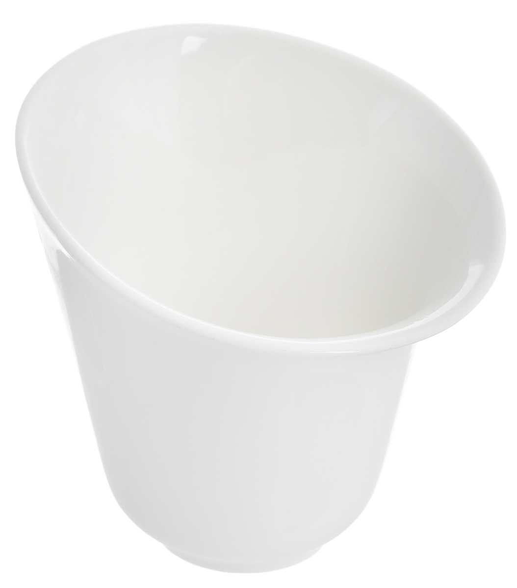 Салатник Deagourmet Soffio, 250 мл148 Салатник Deagourmet Soffio, 250 мл148Оригинальный салатник Deagourmet Soffio, изготовленный из высококачественного фарфора,сочетает в себе изысканный дизайн с максимальной функциональностью.Он идеально подходит для сервировки стола и подачи закусок, солений и других блюд. Такой салатник прекрасно впишется в интерьер вашей кухни и станет достойным подарком клюбому празднику.