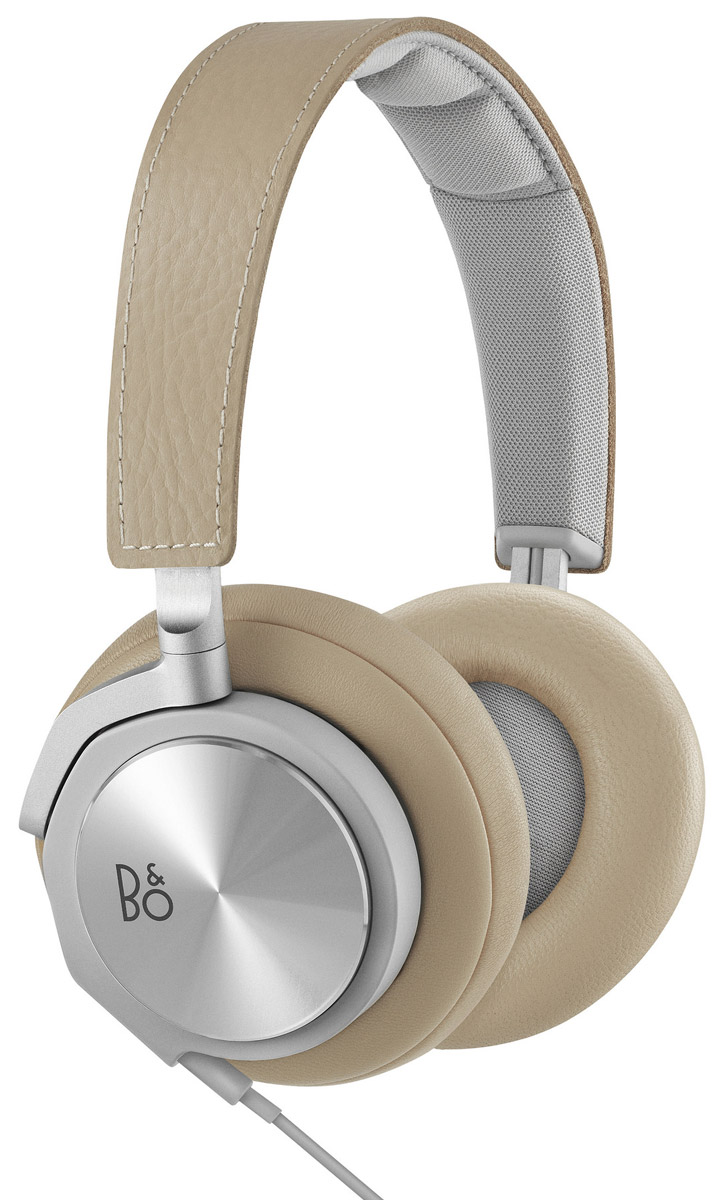Bang & Olufsen BeoPlay H6 2 Generation, Natural Leather наушники1642946 Bang & Olufsen BeoPlay H6 2 Generation, Natural Leather наушники1642946Bang & Olufsen BeoPlay H6 2 Generation - накладные наушники класса люкс для всех меломанов, которые не представляют своей жизни без любимой музыки и хотят прочувствовать каждый нюанс. Наушники отлично справляются с передачей широчайшего диапазона частот, от насыщенных глубоких басов до неповторимых высоких и средних частот. Благодаря высокому качеству звучания, вы сможете почувствовать себя как на настоящем концерте любимых исполнителей.Данная модель изготовлена из материалов премиального уровня - алюминия и мягкой натуральной кожи, что обеспечивает высокий уровень исполнения и обеспечивают долгий эксплуатационный срок устройства, даже при его очень частом и активном использовании. Наушники имеют настраиваемое оголовье, которое легко регулируется и становится в необходимое положение, а амбушюры очень мягкие, их особая конструкция позволяет на протяжении долгого времени слушать музыкальные треки без каких-либо дискомфортных ощущений.Для того чтобы вы могли оперативно отвечать на входящие звонки, наушники укомплектованы аудио кабелем с удобным пультом управления и микрофоном, который полностью совместим с мобильным телефоном с iPhone. Ответив на телефонный звонок, вы сможете быстро вернуться к прослушиванию аудио-треков. Длины съемного кабеля хватает для того, чтобы слушать музыку с гаджета, находящегося в сумке, кармане либо рюкзаке. Наушники имеют стильный дизайн, что добавит вам индивидуальности и неповторимости.