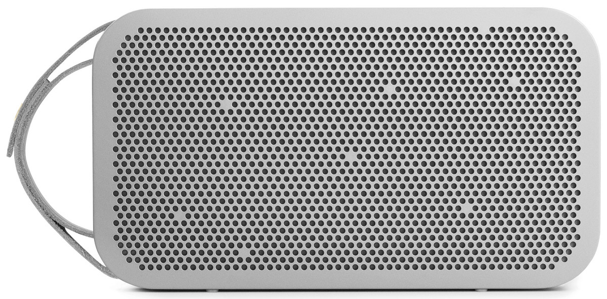 Bang & Olufsen BeoPlay A2, Champagne Grey портативная акустическая система1290988 Bang & Olufsen BeoPlay A2, Champagne Grey портативная акустическая система1290988Bang & Olufsen BeoPlay A2 - мощная портативная акустическая Bluetooth-система, созданная для мобильности и обеспечивающая всенаправленный звук True360. Благодаря новаторской технологии устройство работает беспрецедентные 24 часа от батареи. Данная модель выполнена в прочном алюминиевом корпусе для акустической стабильности. Фирменный звук Bang & Olufsen Signature Sound обеспечивает достоверное воспроизведение музыки именно так, как хотел передать ее исполнитель.Мощность усилителей: 2 x 30 ВтЕмкость аккумулятора: 2200 мАч