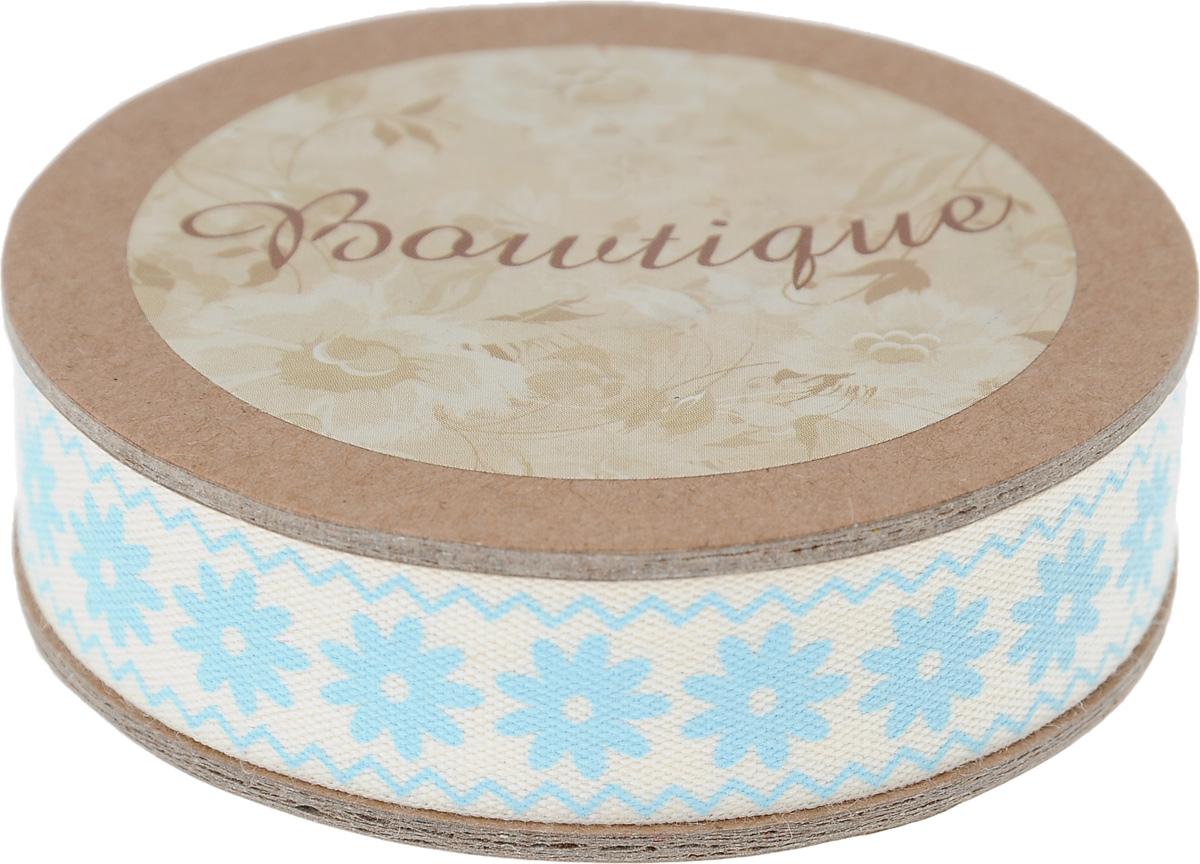 Лента хлопковая Hemline Цветы и зиг-заги, цвет: молочный, голубой, 1,5 х 500 смVR15.052 Лента хлопковая Hemline Цветы и зиг-заги, цвет: молочный, голубой, 1,5 х 500 смVR15.052Лента на картонной катушке Hemline Цветы и зиг-заги выполнена из хлопка. Такая лента идеально подойдет для оформления различных творческих работ, может использоваться для скрапбукинга, создания аппликаций, декора коробок и открыток, часто ее применяют при пошиве одежды, сумок, аксессуаров. Лента наивысшего качества практична в использовании. Она станет незаменимым элементом в создании вашего рукотворного шедевра.