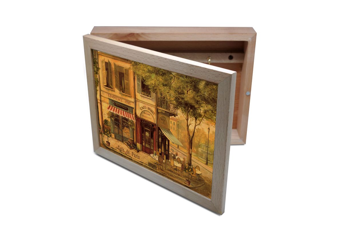 Ключница GiftnHome Парижское кафе, 20 х 25 смKbox-Cafe Ключница GiftnHome Парижское кафе, 20 х 25 смKbox-CafeВпустив в свой Дом однажды, вы почувствуете, что этот аксессуар навсегда заполнит Ваше сердце благодарностью!Теперь Вы и вся Ваша семья - всегда будете знать, где находится нужный ключ! Вам больше не нужно метаться по квартире в поисках потерянного золотого ключика или целой связки. А когда семья большая - это буквально спасательный волшебный ларец, способный элементарно организовать в одном месте самые важные ключи всех жильцов Вашего семейства. Ключница, оформленная современными модными принтами от Креативной студии АнтониоК - помимо практичности и удобства внесет оригинальный стиль и послужит прекрасным интерьерным решением в прихожей Вашего дома, дачи, офиса или студии.Товары бренда GiftnHome, серии Эко-Лайф выполнены из благородных пород дерева: бука и дуба. Они несут в дом тепло, уют и неповторимый индивидуальный стиль. Эти изделия не боятся повседневной эксплуатации и будут Вам служить долго и преданно.