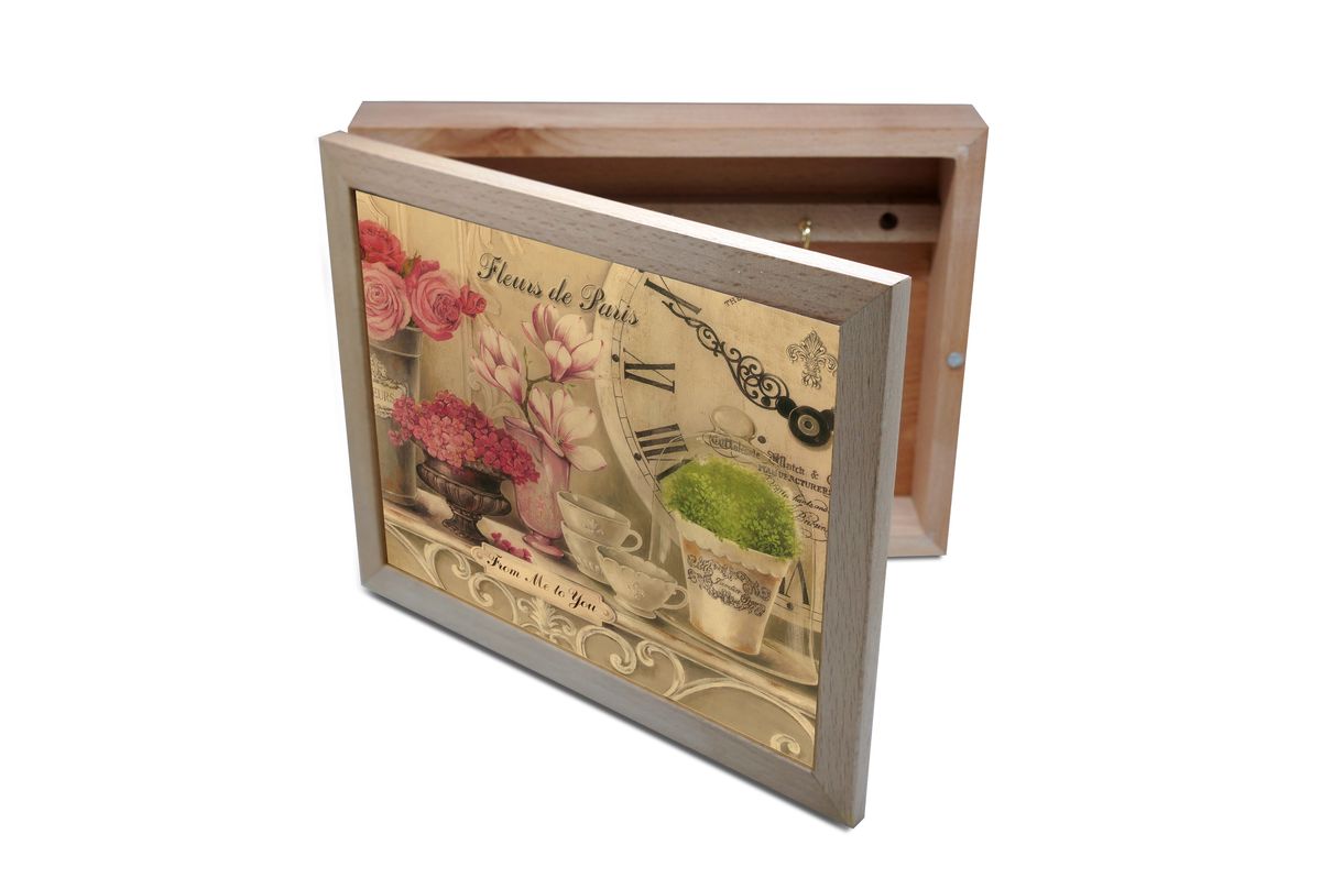 Ключница GiftnHome Парижские цветы, 20 х 25 смKbox-Fleurs Ключница GiftnHome Парижские цветы, 20 х 25 смKbox-FleursВпустив в свой Дом однажды, вы почувствуете, что этот аксессуар навсегда заполнит Ваше сердце благодарностью!Теперь Вы и вся Ваша семья - всегда будете знать, где находится нужный ключ! Вам больше не нужно метаться по квартире в поисках потерянного золотого ключика или целой связки. А когда семья большая - это буквально спасательный волшебный ларец, способный элементарно организовать в одном месте самые важные ключи всех жильцов Вашего семейства. Ключница, оформленная современными модными принтами от Креативной студии АнтониоК - помимо практичности и удобства внесет оригинальный стиль и послужит прекрасным интерьерным решением в прихожей Вашего дома, дачи, офиса или студии.Товары бренда GiftnHome, серии Эко-Лайф выполнены из благородных пород дерева: бука и дуба. Они несут в дом тепло, уют и неповторимый индивидуальный стиль. Эти изделия не боятся повседневной эксплуатации и будут Вам служить долго и преданно.