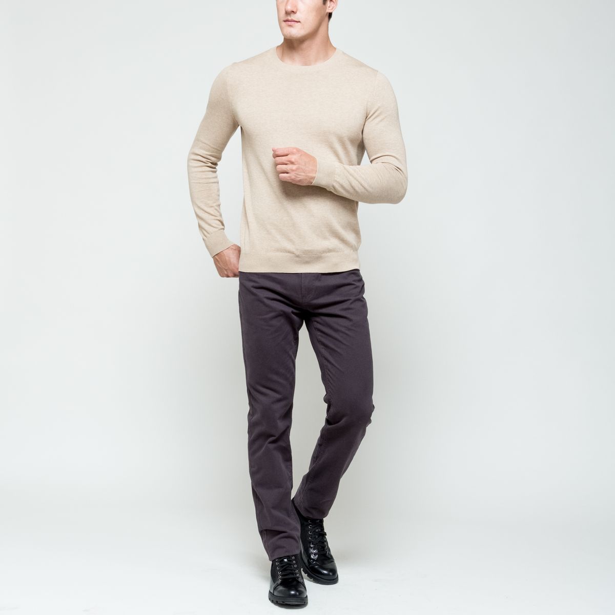 Джемпер мужской Sela Basic, цвет: светло-бежевый. JR-214/1001-6352. Размер L (50)JR-214/1001-6352 Джемпер мужской Sela Basic, цвет: светло-бежевый. JR-214/1001-6352. Размер L (50)JR-214/1001-6352Мужской джемпер Sela Basic выполнен из натурального хлопка. Модель с круглым вырезом горловины и длинными рукавами. Вырез горловины, низ рукавов и низ изделия связаны резинкой.