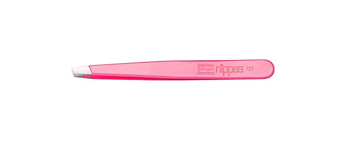 Nippes Пинцет розовый. 727727 Nippes Пинцет розовый. 727727Пинцет скошенный изготовлен из высококачественной стали. Легко захватывает волосок. Используется профессиональными косметологами для удаления тонких волосков.Длина пинцета 9,5 смХранить в сухом недоступном для детей месте.Срок годности не ограничен.Замена изделия не осуществляется в следующих случаях:- Использование не по назначению- Самостоятельный ремонт- Нарушение условий хранения