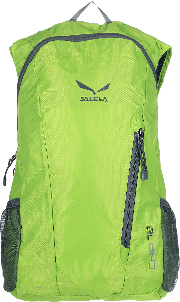 Рюкзак городской Salewa Chip 18, цвет: светло-зеленый, 18 л. 1131_53301131_5330 Рюкзак городской Salewa Chip 18, цвет: светло-зеленый, 18 л. 1131_53301131_5330Стильный городской рюкзак Salewa Chip 18 выполнен из полиэстера. Изделие имеет одно основное отделение, которое закрывается на застежку-молнию. Внутри расположен накладной карман для небольшого ноутбука. Снаружи, на передней стенке находится прорезной карман на застежке-молнии, в который рюкзак компактно складывается. По бокам расположены сетчатые карманы на эластичных резинках.Рюкзак оснащен широкими регулирующими лямками и удобной ручкой для переноски в руках. Лямки дополнены регулируемым грудным ремнем. Спинка и внутренняя сторона лямок оснащена сетчатыми вставками, которые обеспечивают воздухопроницаемость и комфорт во время носки. Компактный городской рюкзак идеально подойдет для повседневного использования и активного досуга.