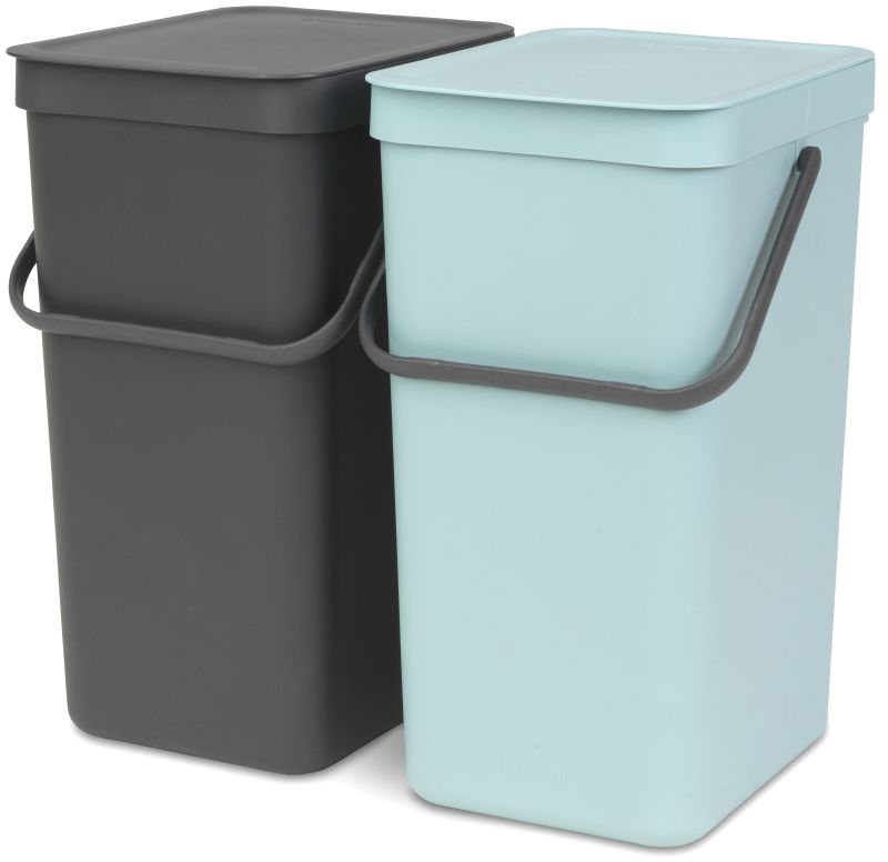 Ведро мусорное Brabantia Sort & Go, встраиваемое, цвет: мятный, серый, 16 л, 2 шт. 110023110023 Ведро мусорное Brabantia Sort & Go, встраиваемое, цвет: мятный, серый, 16 л, 2 шт. 110023110023Компактное изделие, занимающее мало места – идеальное решение для раздельного сбора домашних отходов. Может устанавливаться на дверцы, открывающиеся вправо или влево. Простое в установке изделие – в комплект входит настенный держатель, крепежные детали и инструкция. Минимальные установочные размеры: 430 мм (В) x 550 мм (Ш) x 360 мм (Г). Полный доступ к мусорным ведрам – блок с ведрами выдвигается из шкафа при открывании дверцы. Прочная опорная конструкция – отсутствие нагрузки на петли дверцы. Прочные ручки и удобные захваты снизу для удобства освобождения от мусора. Отлично подходят для чистки овощей или фруктов, уборки и т.п. – крышка фиксируется в открытом положении. Имеются идеально подходящие по размеру мешки PerfectFit (размер D) – удобно устанавливаются в ведро.