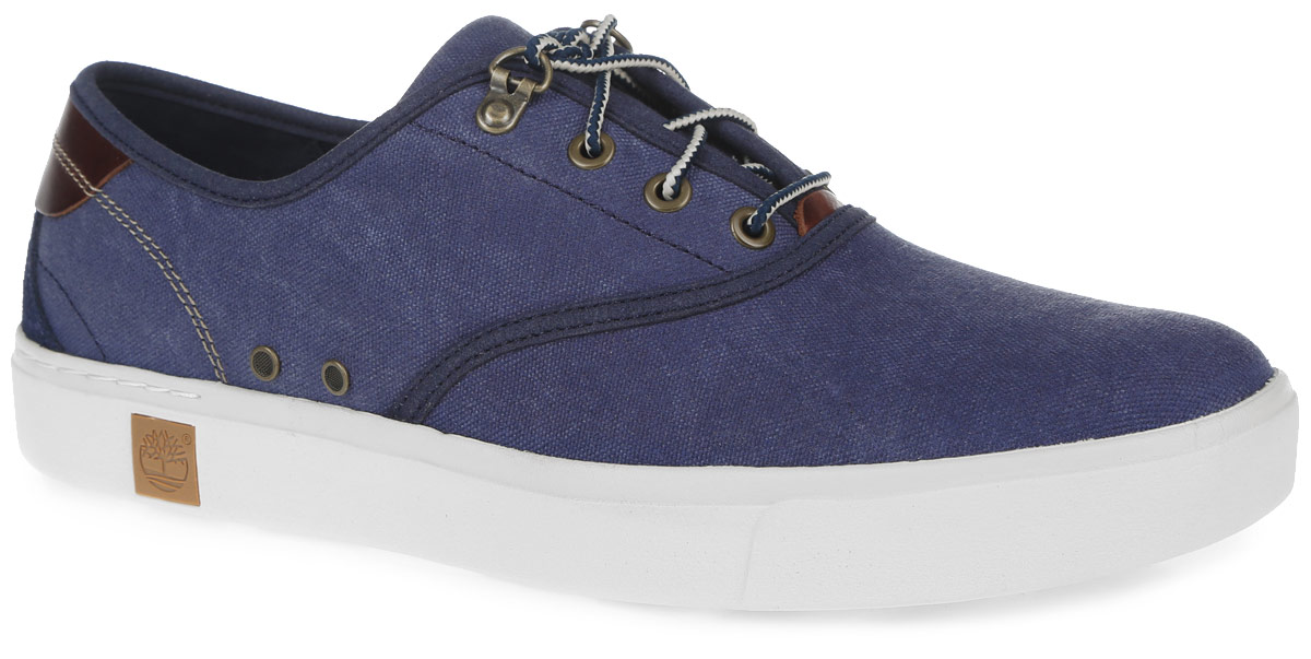 Кеды мужские Timberland Amherst Oxford, цвет: синий. TBLA17M2M. Размер 8,5 (41)TBLA17M2M Кеды мужские Timberland Amherst Oxford, цвет: синий. TBLA17M2M. Размер 8,5 (41)TBLA17M2MМодные мужские кеды Timberland Amherst Oxford заинтересуют вас своим дизайном с первого взгляда. Модель изготовлена из натурального хлопка и оформлена декоративной прострочкой и кожаными нашивками. Шнуровка надежно зафиксирует обувь на вашей ноге. Подкладка изготовлена из мягкого и прочного хлопка с замшевой нашивкой. Съемная стелька выполнена из текстиля с добавлением легкого ЭВА-материала, который обеспечивает отличную амортизацию. Подошва выполнена из гибкой резины и оформлена фирменной вставкой. Рифление на подошве гарантирует идеальное сцепление с поверхностью. Такие стильные и удобные кеды займут достойное место в вашем гардеробе.