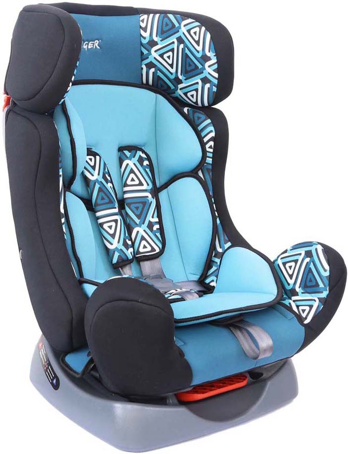 Siger Art Автокресло Диона ГеометрияKRES0465 Siger Art Автокресло Диона ГеометрияKRES0465Детское автокресло Siger «Диона» относится к возрастной группе 0+/1-2, для детей от рождения до 7 лет, весом до 25 кг. Кресло Siger «Диона» трансформируется под три возрастные группы: от 1 года до 3-4 лет (полная комплектация), от 3 до 6-7 лет (снимаются ремни и внутренние накладки), от 7 до 12 лет (бустер).Мягкий подголовник, мягкий вкладыш, специальная ортопедическая спинка и накладки внутренних ремней повышают уровень комфорта во время поездки. Чехол изготовлен из качественного износостойкого и гипоаллергенного материала.Автокресло Siger «Диона» имеет ярко-выраженную боковую и тыльную защиту головы. 3 положения регулировки наклона автокресла позволяют ребенку удобно спать в дороге. Детские удерживающие устройства Siger разработаны и сделаны в России с учетом анатомии детей. Двухпозиционная регулировка внутренних ремней позволяет адаптировать кресло Siger «Диона» под зимнюю и летнюю одежду ребенка. Автокресло успешно прошло все необходимые краш-тесты и имеет сертификат соответствия техническому регламенту РФ и таможенному союзу.Автокресло Siger «Диона» упаковано в защитную полиэтиленовую пленку.