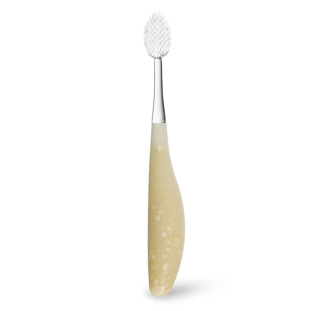 Radius, Зубная щетка для взрослых Source/ Toothbrush Source/ бежеваяR005027 Radius, Зубная щетка для взрослых Source/ Toothbrush Source/ бежеваяR005027Органические зубные щетки для левой и правой руки. Мягкая, широкая головка с веерной щетиной помогает улучшить здоровье десен, массируя десны во время чистки. Эргономичная ручка обеспечивает спокойную хватку, что снижает давление на зубы, помогает защитить десны, уменьшает кровоточивость десен и эрозии эмали. Широкий спектр - чистка зубов и массаж десен одновременно.