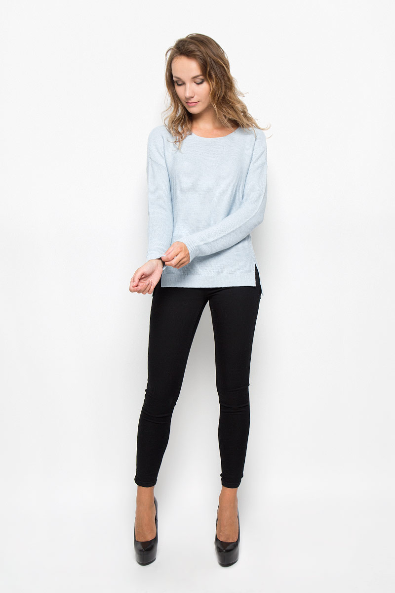 Джемпер женский Sela Casual, цвет: небесно-голубой. JR-314/1196-6313. Размер M (46)JR-314/1196-6313 Джемпер женский Sela Casual, цвет: небесно-голубой. JR-314/1196-6313. Размер M (46)JR-314/1196-6313Женский джемпер Sela Casual изготовлен из высококачественной пряжи. Материал изделия очень мягкий, тактильно приятный, не сковывает движения и хорошо пропускает воздух.Модель с круглым вырезом горловины и длинными рукавами оформлена вязаным узором. Края рукавов и низ изделия связаны резинкой. По бокам спереди имеются небольшие разрезы. Этот джемпер послужит отличным дополнением к вашему гардеробу. В нем вы всегда будете чувствовать себя уютно и комфортно в прохладную погоду.