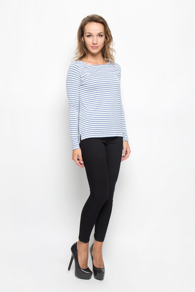 Лонгслив женский Tom Tailor Denim, цвет: синий, белый. 1033486.09.71_6731. Размер S (44)1033486.09.71_6731 Лонгслив женский Tom Tailor Denim, цвет: синий, белый. 1033486.09.71_6731. Размер S (44)1033486.09.71_6731Женский лонгслив Tom Tailor Denim, изготовленный из необычайно мягкого материала, прекрасно подойдет для повседневной носки. Изделие тактильно приятное, не сковывает движения и позволяет коже дышать.Модель с круглым вырезом горловины и длинными рукавами оформлена принтом в полоску и фирменной металлической пластиной. По бокам имеются небольшие разрезы. Такая модель займет достойное место в вашем гардеробе и подарит вам уют и комфорт!