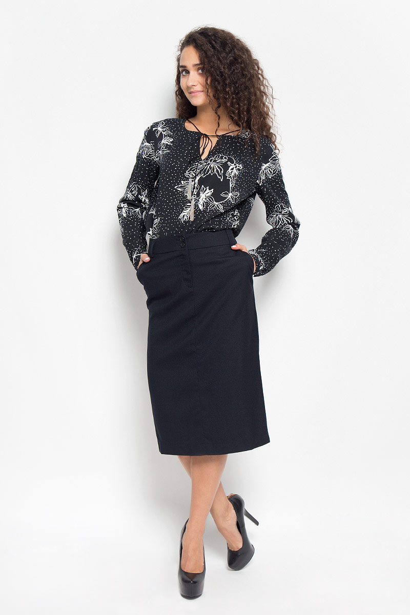 Юбка Baon, цвет: черный. B476511. Размер L (48)B476511_BLACK Юбка Baon, цвет: черный. B476511. Размер L (48)B476511_BLACKЭффектная юбка Baon, выполненная из полиэстера с добавлением вискозы и эластана, обеспечит вам комфорт и удобство при носке. Юбка-карандаш застегивается спереди на две пуговицы в поясе и ширинку на застежке-молнии. На поясе предусмотрены шлевки для ремня. Спереди расположены два втачных кармана, сзади - два прорезных кармана на застежках-пуговицах. Тыльная сторона модели дополнена небольшим разрезом.Модная юбка-карандаш выгодно освежит и разнообразит ваш гардероб. Создайте женственный образ и подчеркните свою яркую индивидуальность! Классический фасон и оригинальное оформление этой юбки сделают ваш образ непревзойденным.