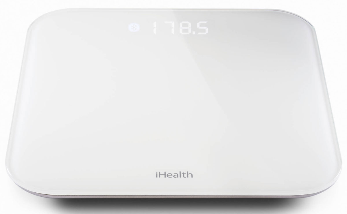 iHealth Lite напольные весыHS4S iHealth Lite напольные весыHS4SУмные весы iHealth Lite автоматически передают статистику взвешиваний в приложение iHealth MyVitals. Возможности программы позволяют проследить изменения веса в динамике, проанализировать статистику, рассчитать индекс массы тела. Весы iHealth Lite выполнены в классической квадратной форме. Длина ребра измерительной платформы 35 см, а толщина чуть больше 2 см. Весят умные весы iHealth Lite 2,5 килограмма.Диапазон измерения iHealth Lite от 5 до 182 кг. Результаты измерений, отображаемые на цифровом экране, легко читаются при любом освещении. Оригинальная задняя подсветка снабжена модулем автоматической регулировки яркости, меняющейся в зависимости от освещенности помещения.Электронные весы сопрягаются с мобильными телефонами или планшетами по беспроводному протоколу связи Bluetooth 4.0. В персональном кабинете пользователю доступна подробная информация о весе, индекс массы тела. Каждый член семьи может выставлять собственную цель и контролировать процесс ее достижения с помощью приложения в смартфоне или планшете. Электронные весы iHealth Lite совместимы с устройствами под управлением iOS версии 5.0 и выше.Устройство с помощью фирменных алгоритмов позволяют оперативно отслеживать данные, контролировать и рассчитывать потребление калорий, интенсивность физической активности.