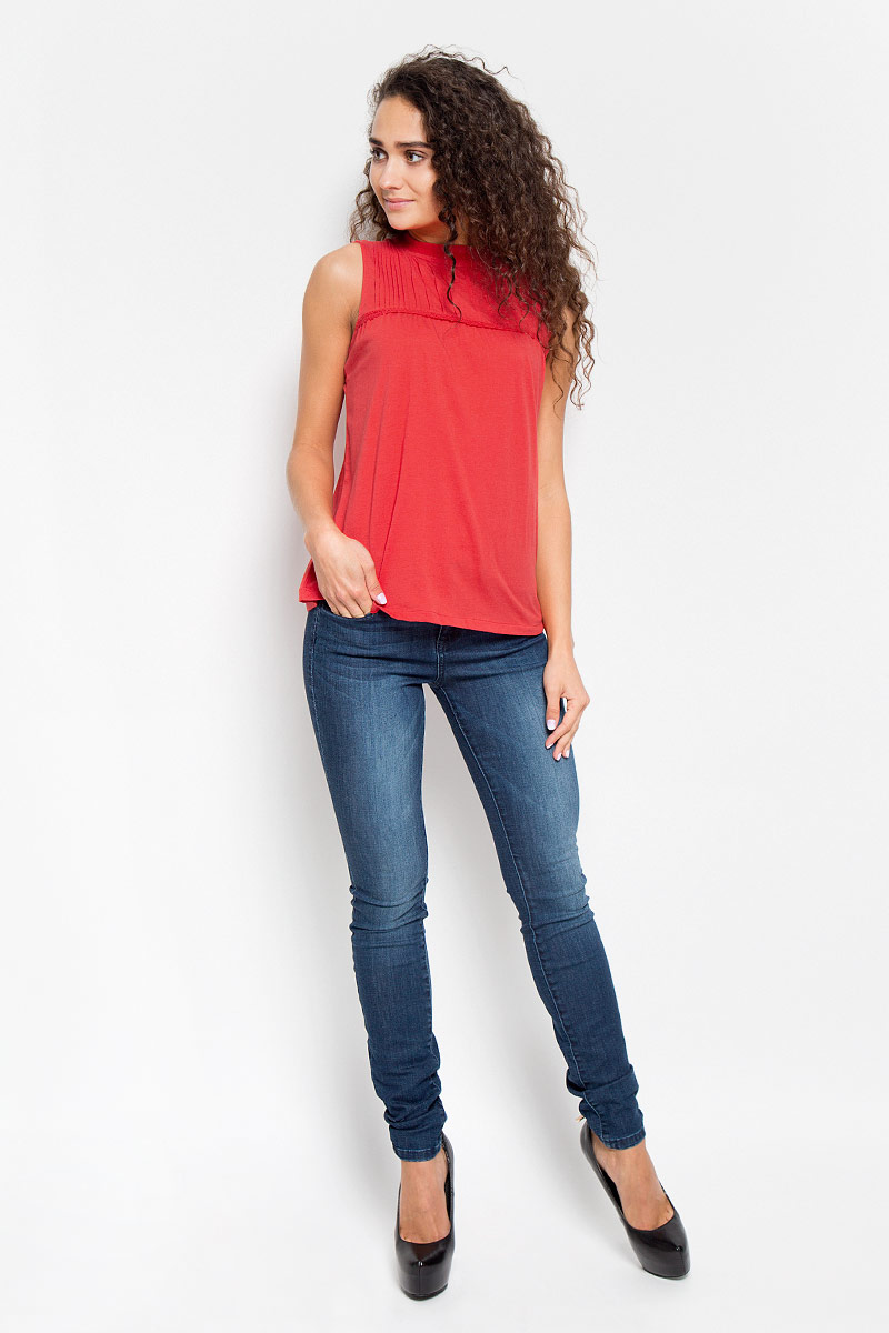 Футболка женская Tom Tailor Denim, цвет: красный коралл. 1035526.00.71_4489. Размер S (44)1035526.00.71_4489 Футболка женская Tom Tailor Denim, цвет: красный коралл. 1035526.00.71_4489. Размер S (44)1035526.00.71_4489Стильная женская футболка Tom Tailor Denim, выполненная высококачественного хлопка, обладает высокой теплопроводностью, воздухопроницаемостью и гигроскопичностью, позволяет коже дышать.Модель без рукавов и стильной горловиной на груди декорирована тонкими складочками и узкой тесьмой. По спинке оформлены пуговицы-застежки.Такая футболка станет стильным дополнением к вашему гардеробу, она подарит вам комфорт в течение всего дня!