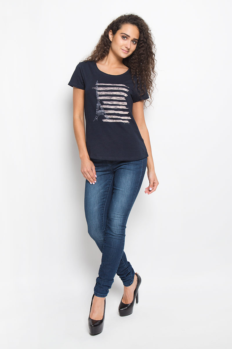 Футболка женская Tom Tailor Denim, цвет: темно-синий. 1035524.01.71_6901. Размер XS (42)1035524.01.71_6901 Футболка женская Tom Tailor Denim, цвет: темно-синий. 1035524.01.71_6901. Размер XS (42)1035524.01.71_6901Стильная женская футболка Tom Tailor Denim, выполненная из 100% хлопка, поможет создать отличный современный образ в стиле Casual. Модель с круглым вырезом горловины и короткими рукавами оформлена оригинальным принтом.Такая футболка станет стильным дополнением к вашему гардеробу, она подарит вам комфорт в течение всего дня!