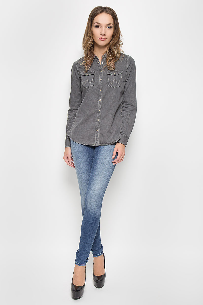 Джинсы женские Wrangler Corynn, цвет: синий. W25FX779I. Размер 30-32 (46-32)W25FX779I Джинсы женские Wrangler Corynn, цвет: синий. W25FX779I. Размер 30-32 (46-32)W25FX779IСтильные женские джинсы Wrangler Corynn созданы специально для того, чтобы подчеркивать достоинства вашей фигуры. Модель зауженного кроя и средней посадки станет отличным дополнением к вашему современному образу. Застегиваются джинсы на пуговицу в поясе и ширинку на застежке-молнии, имеются шлевки для ремня. Спереди модель оформлена двумя втачными карманами и одним небольшим секретным кармашком, а сзади - двумя накладными карманами.Эти модные и в тоже время комфортные джинсы послужат отличным дополнением к вашему гардеробу. В них вы всегда будете чувствовать себя уютно и комфортно.