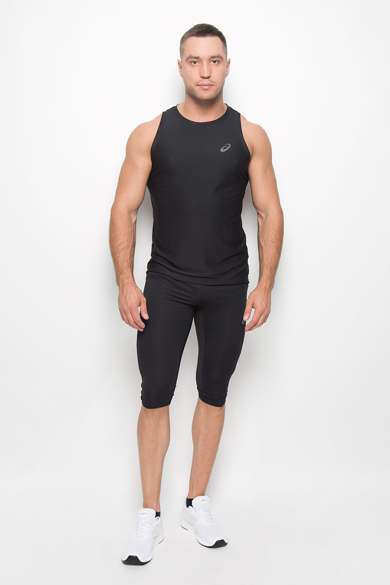 Майка для бега мужская Asics Singlet, цвет: черный. 134082-0904. Размер XL (52/54)134082-0904 Майка для бега мужская Asics Singlet, цвет: черный. 134082-0904. Размер XL (52/54)134082-0904Стильная мужская майка для бега Asics Singlet, выполненная из высококачественного полиэстера с применением технологии Motion Dry, обладает высокой воздухопроницаемостью, а также превосходно отводит влагу от тела, оставляя кожу сухой даже во время интенсивных тренировок. Такая майка великолепно подойдет как для повседневной носки, так и для спортивных занятий. Комфортные плоские швы исключают риск натирания и раздражения.Модель с круглым вырезом горловины - идеальный вариант для создания модного спортивного образа. Майка дополнена светоотражающими элементами. Такая майка идеально подойдет для занятий спортом, бега и фитнеса. В ней вы всегда будете чувствовать себя уверенно и комфортно.