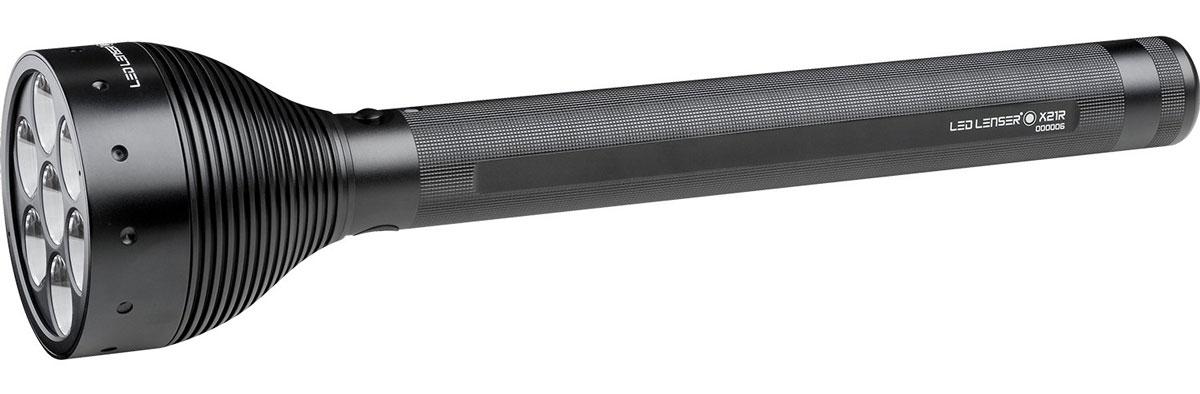 Фонарь LED Lenser X21R, с аккумулятором, цвет: черный. 8421-R8421-R Фонарь LED Lenser X21R, с аккумулятором, цвет: черный. 8421-R8421-RLED Lenser X21R - это профессиональный аккумуляторный фонарь повышенной яркости. Корпус фонаря выполнен из алюминия.Характеристики:- Инновационная система – Smart Light Technology – возможность подбора каждым пользователем удобных для себя режимов изменения свечения; - Световой поток - 1600 лм;- Время свечения до 1 лм - 7 часов;- Питание - аккумуляторы 4 x DNiMH (в комплекте);- Количество светодиодов - 7;- Позолоченные контакты;- Эффективная дальность свечения - до 600 м; - Съёмный плечевой ремень; - Система AFS.Длина - 412 мм. Вес - 1 440 г.