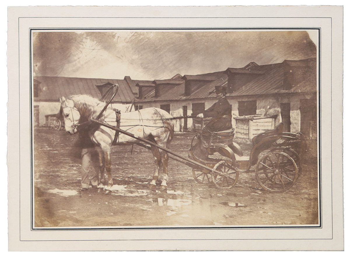 У конюшни. Фотография. Российская Империя, конец XIX века