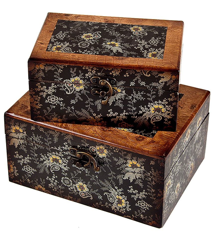 Набор сундучков Roura Decoracion, 20 х 17 х 10 см, 2 шт. 3472534725 Набор сундучков Roura Decoracion, 20 х 17 х 10 см, 2 шт. 3472534725Набор сундучков Roura Decoracion, станет полезным и особо желанным подарком для женщин, так как в них можно хранить что угодно, будь то инструменты для рукоделия, украшения или просто маленькие женские секреты.Набор состоит из двух предметов. Правила ухода: регулярно удалять пыль сухой, мягкой тканью.