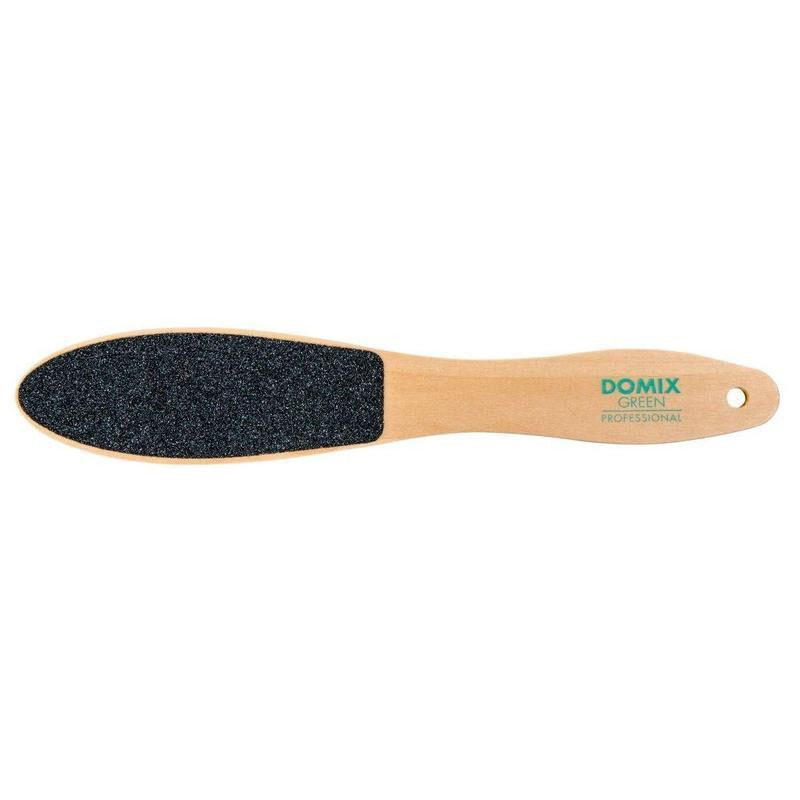 Domix Green Professional Терка абразивная педикюрная фигурная двусторонняя616-106360 Domix Green Professional Терка абразивная педикюрная фигурная двусторонняя616-106360Профессиональная двусторонняя деревянная терка для индивидуального педикюра DOMIX Green Professional применяется для быстрого и качественного удаления мозолей и натоптышей на стопе. Абразив на обеих сторонах терки имеет различную зернистость. Сторона с более крупной зернистостью необходима для первоначальной обработки кожи, более мелкий абразив применяется для завершающей стадии обработки.