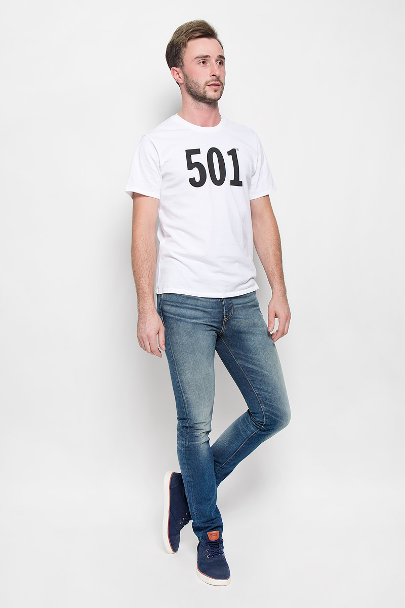 Джинсы мужские Levis®, цвет: синий деним. 551003940. Размер 28-32 (42/44-32)551003940 Джинсы мужские Levis®, цвет: синий деним. 551003940. Размер 28-32 (42/44-32)551003940Мужские джинсы Levis®, выполненные из качественного эластичного хлопка, станут отличным дополнением к вашему гардеробу. Ткань плотная, тактильно приятная, позволяет коже дышать. Джинсы зауженного кроя дополнены фирменной застежкой на молнии. На поясе предусмотрены шлевки для ремня. Модель имеет классический пятикарманный крой: спереди - два втачных кармана и один маленький накладной, а сзади - два накладных кармана. Изделие оформлено легким эффектом искусственного состаривания денима: перманентными складками и потертостями. Украшены джинсы металлическими клепками и прострочкой.Отличное качество, дизайн и расцветка делают эти джинсы стильным и модным предметом мужской одежды. Легендарные джинсы Levis® символизируют полную свободу самовыражения.