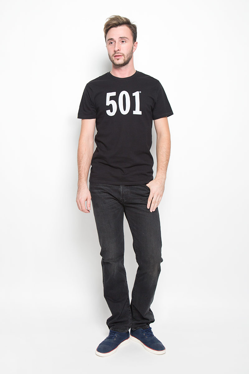 Футболка мужская Levis®, цвет: черный. 1778300990. Размер M (46)1778300990 Футболка мужская Levis®, цвет: черный. 1778300990. Размер M (46)1778300990Мужская футболка Levis®, выполненная из натурального хлопка, идеально подойдет для повседневной носки. Материал изделия легкий, мягкий и приятный на ощупь, не сковывает движения и позволяет коже дышать. Футболка с короткими рукавами имеет круглый вырез горловины, дополненный трикотажной резинкой. Модель оформлена логотипом 501. Модный дизайн делает эту футболку стильным предметом мужской одежды. Она поможет создать отличный современный образ.