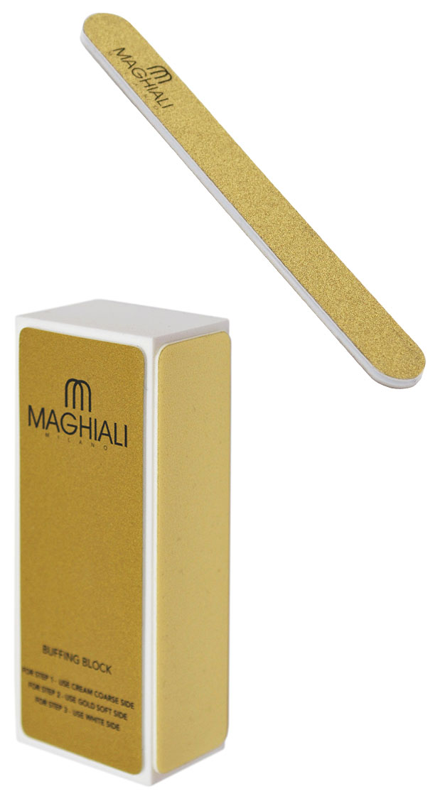 Maghiali Комплект баффер и пилка для ногтейУТ-00000145 Maghiali Комплект баффер и пилка для ногтейУТ-00000145Полировочный бафф для ногтей предназначен для итогового выравнивания ногтевой пластины и удаления мелких бороздок. Имеет несколько граней с различным покрытием. Специалист или вы сами можете обрабатывать ногти этими участками в определенной последовательности.Не идеально ровную поверхность ногтей можно отшлифовать более жесткой стороной баффа. Если же ноготки ровные, их можно только слегка обработать самой мягкой стороной. Четырехсторонняя пилка для полировки ногтей служит для создания идеальной формы ногтевой пластины. После применения ноготки выглядят красивыми и ухоженными.Бафф имеет 4 стороны: 2 кремовые, золотую и белую. Они различаются материалом изготовления и степенью жесткости — изучите способы и частоту применения каждой из трех сторон баффа: