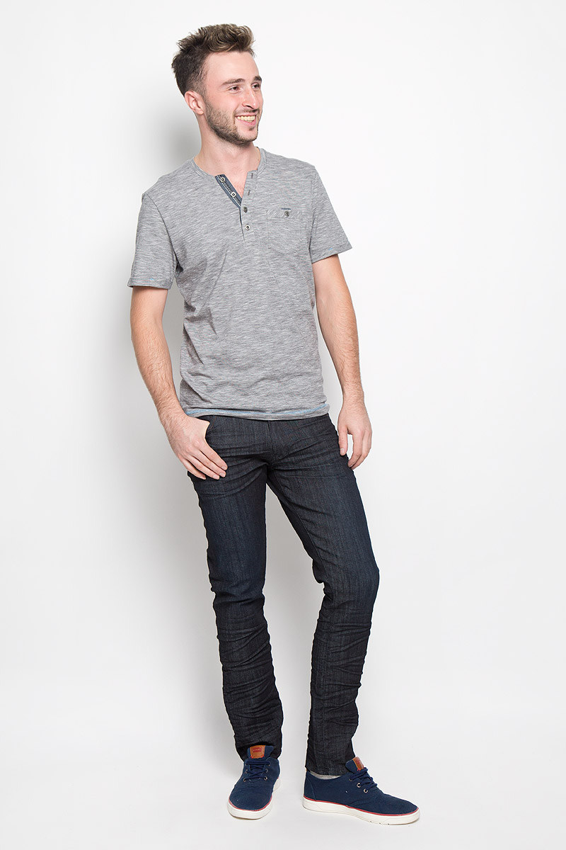 Джинсы мужские Wrangler Larston, цвет: темно-синий. W18SBY78U. Размер 31-32 (46/48-32)W18SBY78U Джинсы мужские Wrangler Larston, цвет: темно-синий. W18SBY78U. Размер 31-32 (46/48-32)W18SBY78UСтильные мужские джинсы Wrangler Larston станут отличным дополнением к вашему гардеробу. Модель изготовлена из хлопка с добавлением полиэстера и эластана. Джинсы-слим со стандартной посадкой застегиваются на пуговицу в поясе и ширинку на застежке-молнии. На поясе предусмотрены шлевки для ремня. Спереди модель оформлена двумя втачными карманами, внутри одного из которых расположен потайной накладной кармашек, и одним маленьким накладным кармашком, а сзади - двумя накладными карманами.Эти модные и в тоже время комфортные джинсы послужат отличным дополнением к вашему гардеробу.