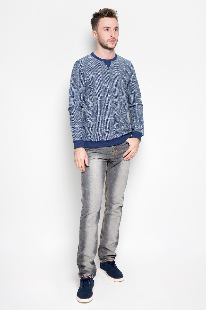Джемпер мужской Tom Tailor Denim, цвет: темно-синий, белый. 2530403.02.12_6814. Размер S (46)2530403.02.12_6814 Джемпер мужской Tom Tailor Denim, цвет: темно-синий, белый. 2530403.02.12_6814. Размер S (46)2530403.02.12_6814Мужской джемпер Tom Tailor Denim, выполненный из натурального хлопка, дополнит ваш образ и подчеркнет индивидуальность. Материал изделия мягкий, приятный на ощупь, не сковывает движения и позволяет коже дышать.Модель с круглым вырезом горловины и длинными рукавами украшена небольшой фирменной нашивкой. Воротник дополнен эластичной окантовкой. Манжеты и низ джемпера изготовлены из трикотажной резинки. Современный дизайн и расцветка делают этот джемпер модным и стильным предметом мужской одежды, в нем вы всегда будете чувствовать себя уютно и комфортно!