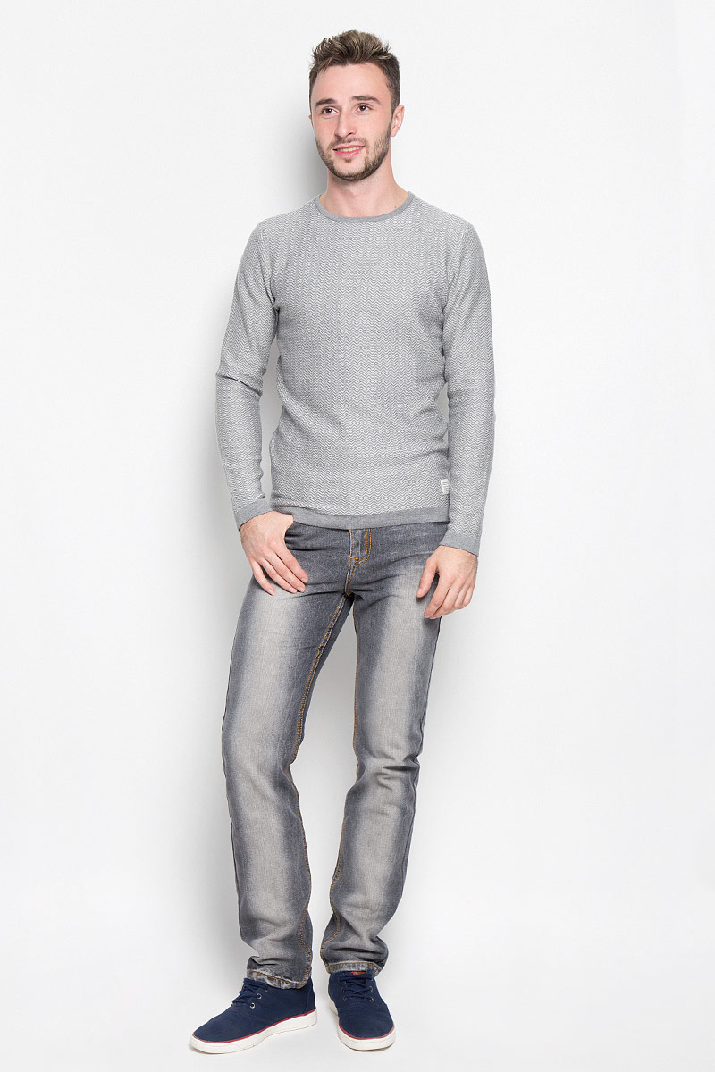 Джемпер мужской Tom Tailor Denim, цвет: серый, белый. 3021659.00.12_2803. Размер M (48)3021659.00.12_2803 Джемпер мужской Tom Tailor Denim, цвет: серый, белый. 3021659.00.12_2803. Размер M (48)3021659.00.12_2803Мужской джемпер Tom Tailor Denim, выполненный из натурального хлопка, дополнит ваш образ и подчеркнет индивидуальность. Материал изделия мягкий, приятный на ощупь, не сковывает движения и позволяет коже дышать.Модель с круглым вырезом горловины и длинными рукавами украшена небольшой фирменной нашивкой. Воротник, манжеты и низ джемпера связаны резинкой, что предотвращает деформацию при носке.Современный дизайн и расцветка делают этот джемпер модным и стильным предметом мужской одежды, в нем вы всегда будете чувствовать себя уютно и комфортно!