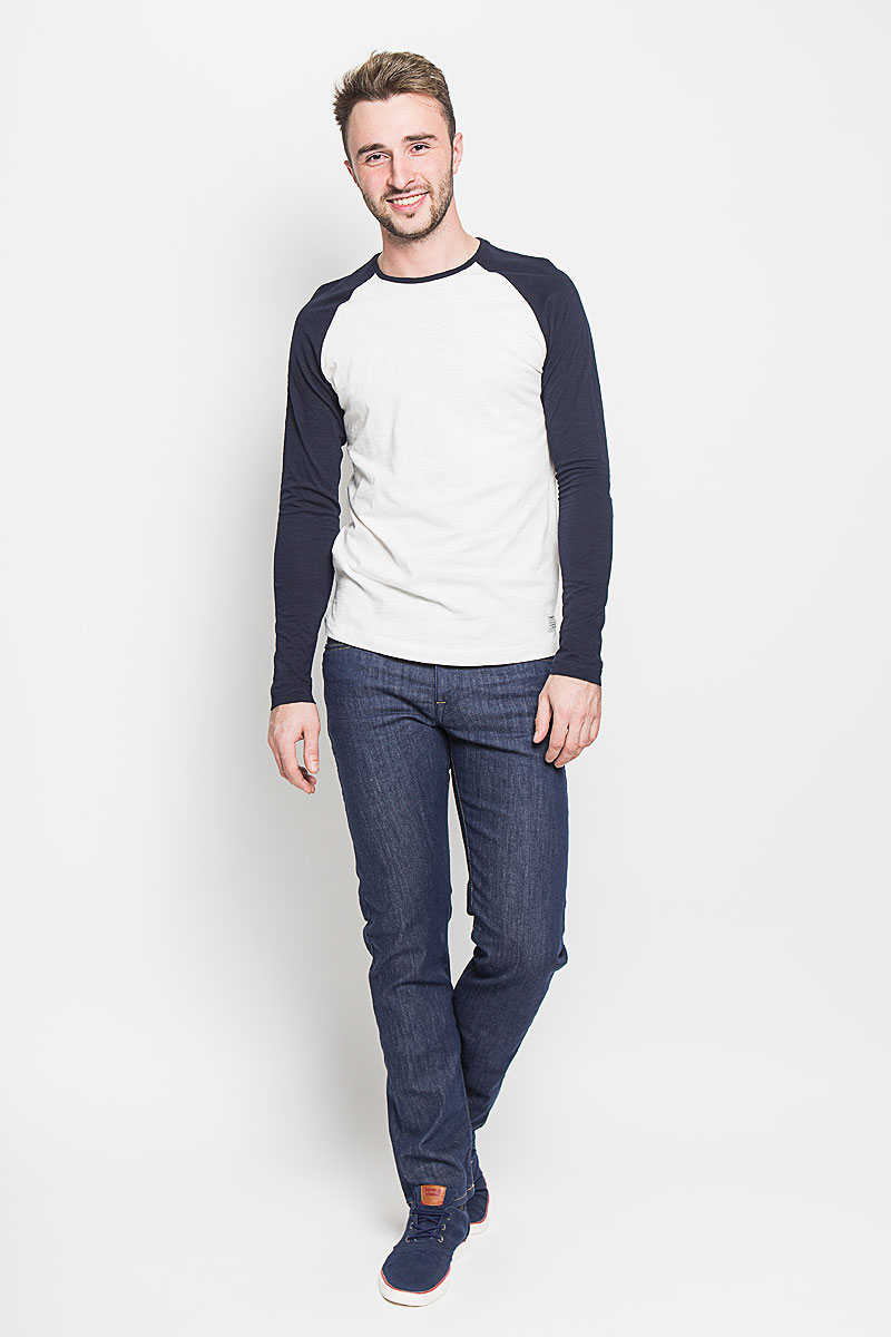 Джинсы мужские Selected Homme, цвет: синий. 16052928. Размер 36-34 (50/52-34)16052928_Medium Blue Denim Джинсы мужские Selected Homme, цвет: синий. 16052928. Размер 36-34 (50/52-34)16052928_Medium Blue DenimМодные мужские джинсы Selected Homme - это джинсы высочайшего качества, которые прекрасно сидят. Они выполнены из высококачественного эластичного хлопка с добавлением полиэстера, что обеспечивает комфорт и удобство при носке. Джинсы прямого кроя и средней посадки станут отличным дополнением к вашему современному образу. Джинсы застегиваются на пуговицу в поясе и ширинку на молнии, дополнены шлевками для ремня. Джинсы имеют классический пятикарманный крой: спереди модель дополнена двумя втачными карманами и одним маленьким накладным кармашком, а сзади - двумя накладными карманами.Эти модные и в то же время комфортные джинсы послужат отличным дополнением к вашему гардеробу.