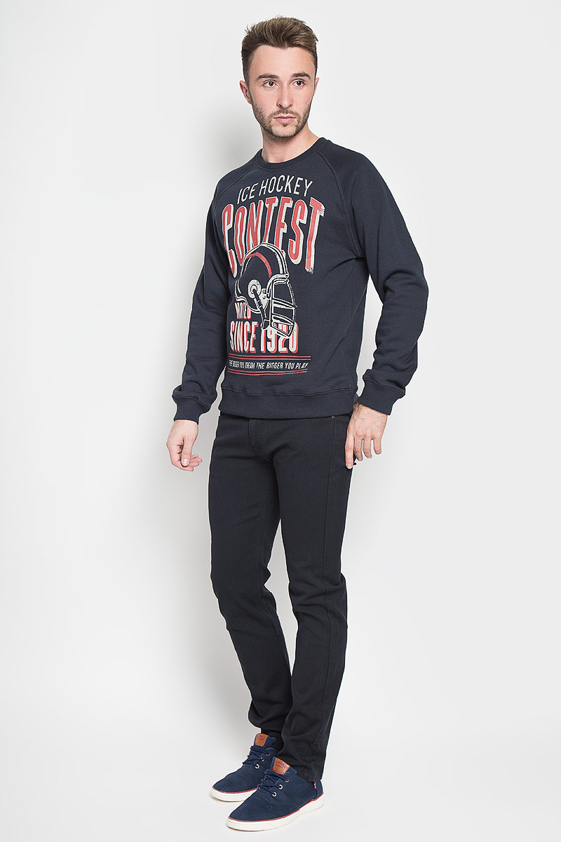 Свитшот мужской Sela Casual Wear, цвет: темно-синий. St-213/803-6444. Размер L (50)St-213/803-6444 Свитшот мужской Sela Casual Wear, цвет: темно-синий. St-213/803-6444. Размер L (50)St-213/803-6444Стильный мужской свитшот Sela Casual Wear, изготовленный из высококачественного хлопка с добавлением полиэстера, мягкий и приятный на ощупь, не сковывает движений и обеспечивает наибольший комфорт. Такой свитшот великолепно пропускает воздух, позволяя коже дышать, и обладает высокой гигроскопичностью. Модель с круглым вырезом горловины и длинными рукавами-реглан украшена крупным принтом с изображением шлема и надписями на английском языке. Горловина, рукава и низ изделия дополнены эластичными трикотажными манжетами.Этот свитшот - настоящее воплощение комфорта, он послужит отличным дополнением к вашему гардеробу. В нем вы будете чувствовать себя уютно в прохладное время года.