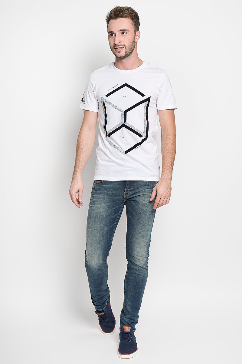 Футболка мужская Jack & Jones, цвет: белый. 12108908. Размер XXL (52)12108908_White Футболка мужская Jack & Jones, цвет: белый. 12108908. Размер XXL (52)12108908_WhiteСтильная мужская футболка Jack & Jones, выполненная из натурального хлопка, обладает высокой теплопроводностью, воздухопроницаемостью и гигроскопичностью. Она необычайно мягкая и приятная на ощупь, не сковывает движения и превосходно пропускает воздух. Такая футболка превосходно подойдет как для занятий спортом, так и для повседневной носки.Модель с короткими рукавами и круглым вырезом горловины - идеальный вариант для создания модного современного образа. Футболка оформлена контрастными геометрическим принтом. Эта модель подарит вам комфорт в течение всего дня и послужит замечательным дополнением к вашему гардеробу.