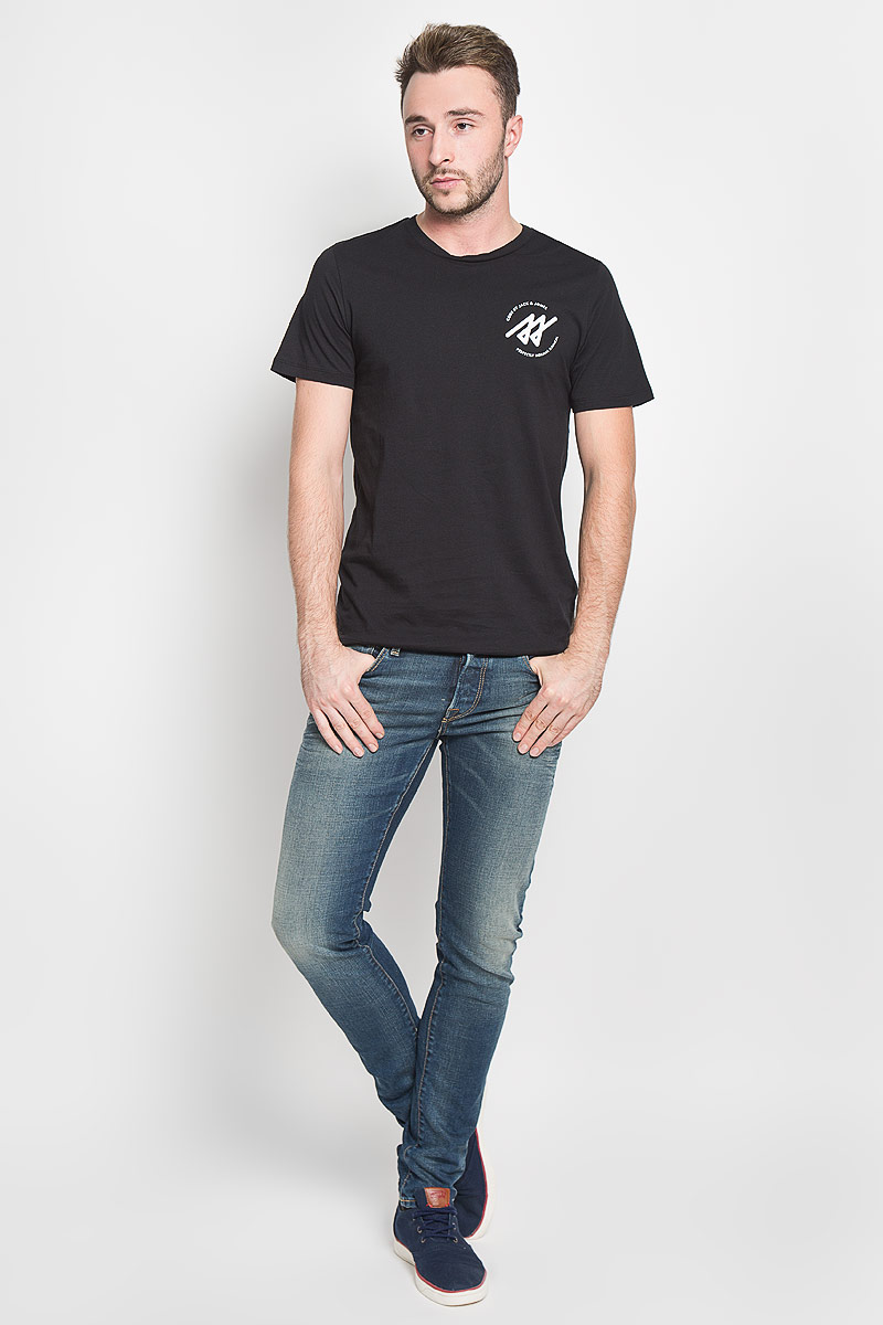 Футболка мужская Jack & Jones, цвет: черный. 12108908. Размер XL (50)12108908_Black Футболка мужская Jack & Jones, цвет: черный. 12108908. Размер XL (50)12108908_BlackСтильная мужская футболка Jack & Jones, выполненная из натурального хлопка, обладает высокой теплопроводностью, воздухопроницаемостью и гигроскопичностью. Она необычайно мягкая и приятная на ощупь, не сковывает движения и превосходно пропускает воздух. Такая футболка превосходно подойдет как для занятий спортом, так и для повседневной носки.Модель с короткими рукавами и круглым вырезом горловины - идеальный вариант для создания модного современного образа. Футболка оформлена контрастными принтом с логотипом производителя. Эта модель подарит вам комфорт в течение всего дня и послужит замечательным дополнением к вашему гардеробу.