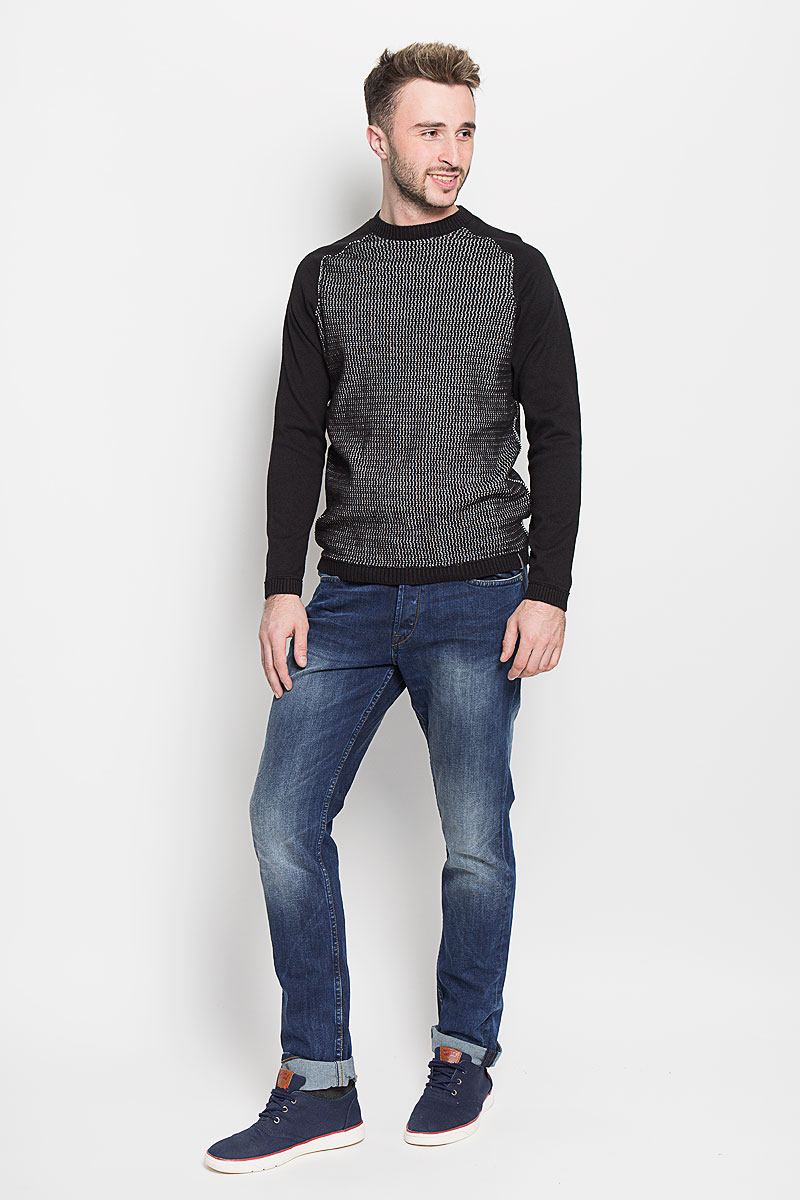 Джинсы мужские Only & Sons, цвет: синий. 22004337. Размер 31-32 (46-32)22004337_Medium Blue Denim Джинсы мужские Only & Sons, цвет: синий. 22004337. Размер 31-32 (46-32)22004337_Medium Blue DenimМодные мужские джинсы Only & Sons - джинсы высочайшего качества на каждый день, которые прекрасно сидят.Модель прямого кроя и стандартной посадки изготовлена из эластичного хлопка. Застегиваются джинсы на пуговицы, также имеются шлевки для ремня.Спереди модель дополнена двумя втачными карманами и одним небольшим накладным кармашком, а сзади - двумя накладными карманами. Оформлено изделие эффектом потертости, металлическими клепками с логотипом бренда, контрастной прострочкой, перманентными складками и фирменной нашивкой на поясе.Эти стильные и в то же время комфортные джинсы послужат отличным дополнением к вашему гардеробу. В них вы всегда будете чувствовать себя уютно и комфортно.