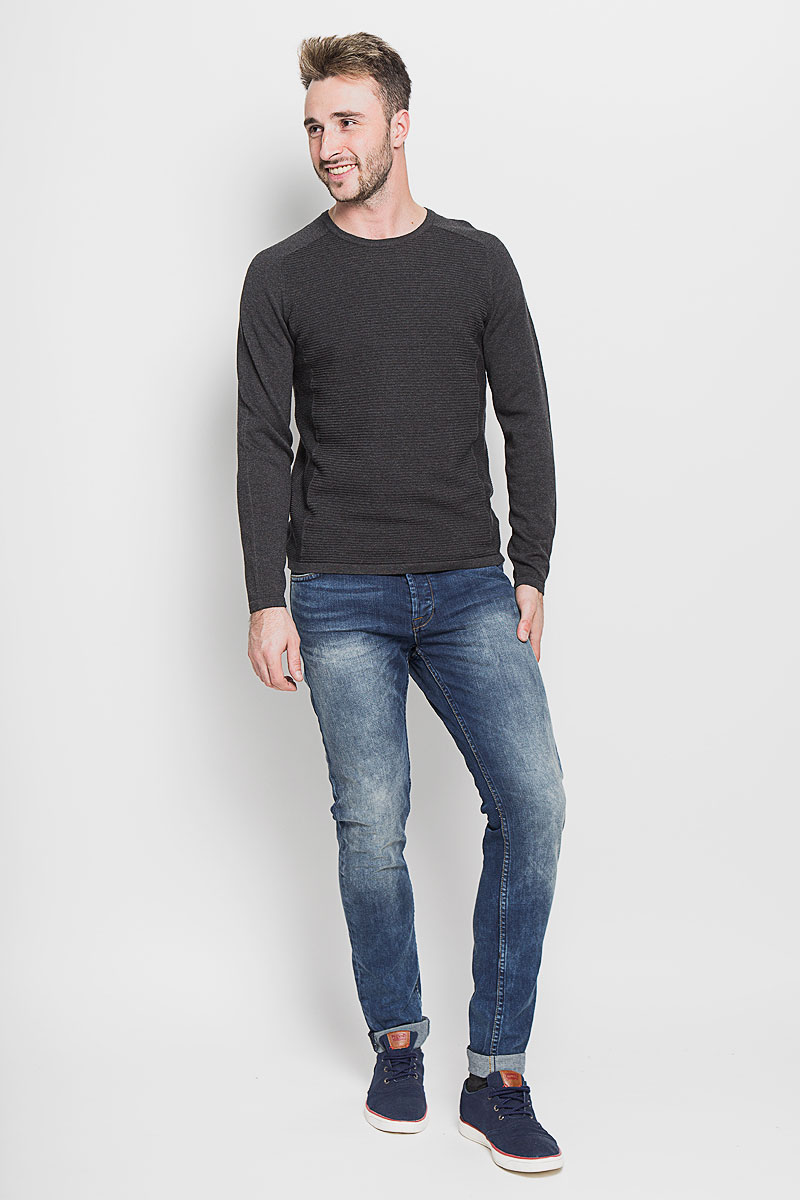Джинсы мужские Only & Sons, цвет: синий. 22003944. Размер 30-32 (44-32)22003944_Medium Blue Denim Джинсы мужские Only & Sons, цвет: синий. 22003944. Размер 30-32 (44-32)22003944_Medium Blue DenimМодные мужские джинсы Only & Sons - джинсы высочайшего качества на каждый день, которые прекрасно сидят.Модель зауженного к низу кроя и стандартной посадки изготовлена из эластичного хлопка. Застегиваются джинсы на пуговицы, также имеются шлевки для ремня.Спереди модель дополнена двумя втачными карманами и одним небольшим накладным кармашком, а сзади - двумя накладными карманами. Оформлено изделие эффектом потертости, металлическими клепками с логотипом бренда, контрастной прострочкой, перманентными складками и фирменной нашивкой на поясе.Эти стильные и в то же время комфортные джинсы послужат отличным дополнением к вашему гардеробу. В них вы всегда будете чувствовать себя уютно и комфортно.