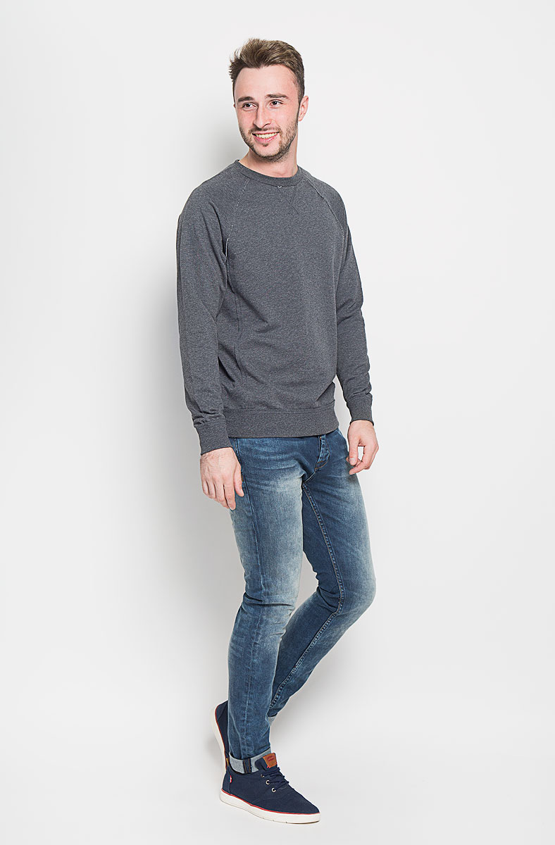 Свитшот мужской Only & Sons, цвет: темно-серый. 22003974. Размер L (48)22003974_Dark Grey Melange Свитшот мужской Only & Sons, цвет: темно-серый. 22003974. Размер L (48)22003974_Dark Grey MelangeСтильный мужской свитшот Only & Sons, изготовленный из высококачественного хлопка с добавлением полиэстера, мягкий и приятный на ощупь, не сковывает движений и обеспечивает наибольший комфорт. Модель с круглым вырезом горловины и длинными рукавом-регланом оформлена прострочками. Манжеты рукавов и низ изделия дополнены трикотажными резинками.Этот свитшот - настоящее воплощение комфорта, он послужит отличным дополнением к вашему гардеробу. В нем вы будете чувствовать себя уютно в прохладное время года.