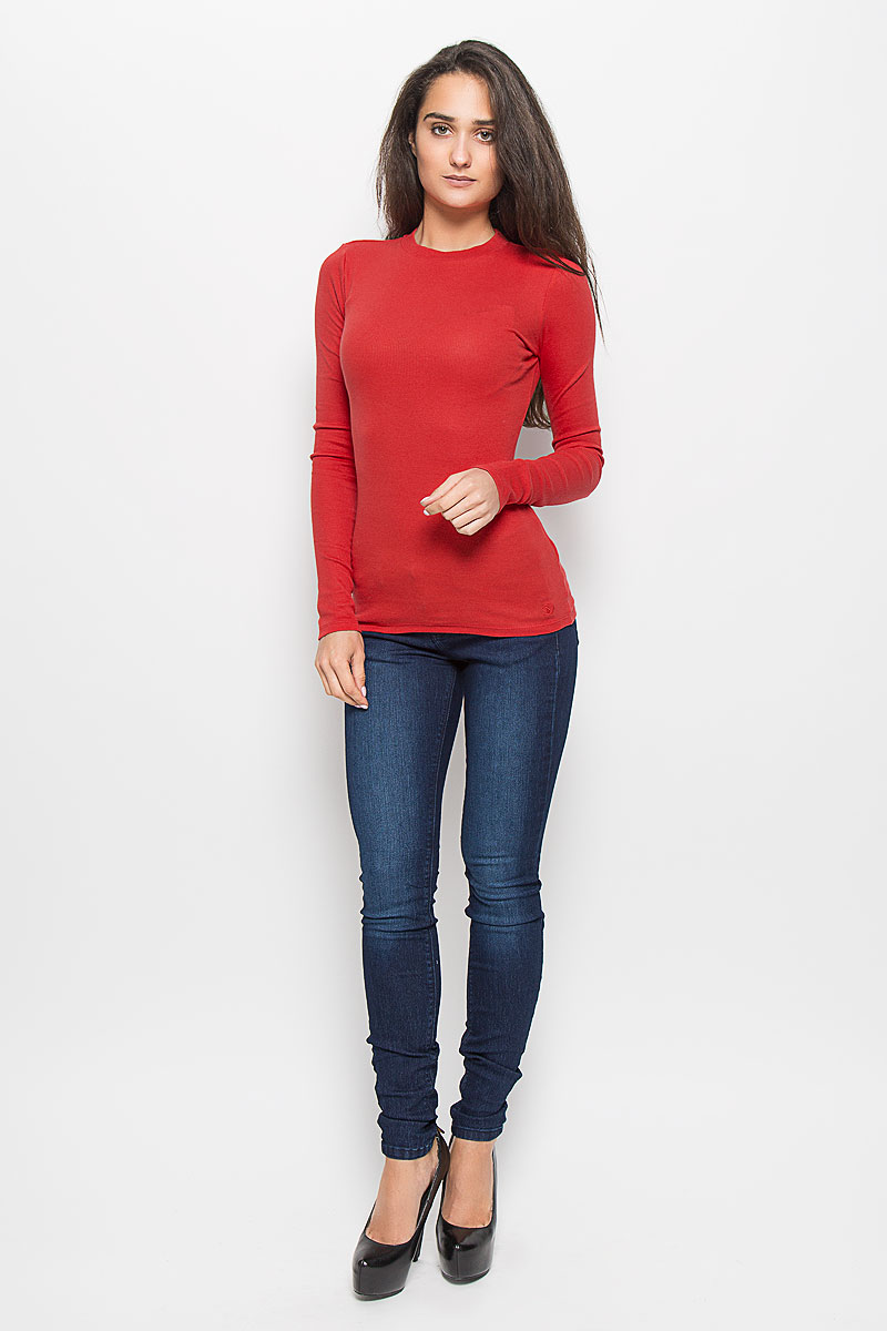 Лонгслив женский Tom Tailor Denim, цвет: красный. 1035730.62.71_4489. Размер M (46)1035730.62.71_4489 Лонгслив женский Tom Tailor Denim, цвет: красный. 1035730.62.71_4489. Размер M (46)1035730.62.71_4489Стильный женский лонгслив Tom Tailor Denim, выполненный из эластичного хлопка, обладает высокой теплопроводностью, воздухопроницаемостью и гигроскопичностью. Такой лонгслив превосходно подойдет для повседневной носки. Модель создана для тех, кто предпочитает комфорт, моду и оригинальность.Модель с длинными рукавами и круглым вырезом горловины - идеальный вариант для создания стильного образа. Лонгслив превосходно тянется и отлично сидит. Такая модель подарит вам комфорт в течение всего дня и послужит замечательным дополнением к вашему гардеробу.