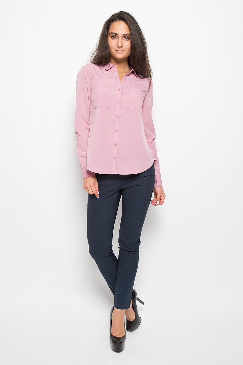 Блузка женская Sela Casual, цвет: дымчато-розовый. B-112/1137-6342. Размер M (46)B-112/1137-6342 Блузка женская Sela Casual, цвет: дымчато-розовый. B-112/1137-6342. Размер M (46)B-112/1137-6342Очаровательная женская блузка Sela Casual, выполненная из полиэстера, подчеркнет ваш уникальный стиль и поможет создать оригинальный женственный образ.Блузка с отложным воротником и длинными рукавами застегивается на пуговицы. На манжетах предусмотрены застежки-пуговицы. Модель дополнена спереди двумя накладными карманами. Спинка немного удлинена. Рукава подворачиваются и фиксируются на хлястик с пуговицей.Такая блузка послужит замечательным дополнением к вашему гардеробу.
