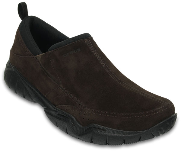 Полуботинки мужские Crocs Swiftwater Leather, цвет: темно-коричневый. 203568-23K. Размер 8 (41)203568-23K Полуботинки мужские Crocs Swiftwater Leather, цвет: темно-коричневый. 203568-23K. Размер 8 (41)203568-23KВы предпочитаете прогулки и активный образ жизни? Модель Swiftwater Leather от Crocs создана специально для вас. Мужские полуботинки выполнены из натуральной замши. На подъеме они дополнены эластичными вставками для удобства надевания. Протекторированная подошва из материала Croslite обеспечивает улучшенное сцепление с дорогой.