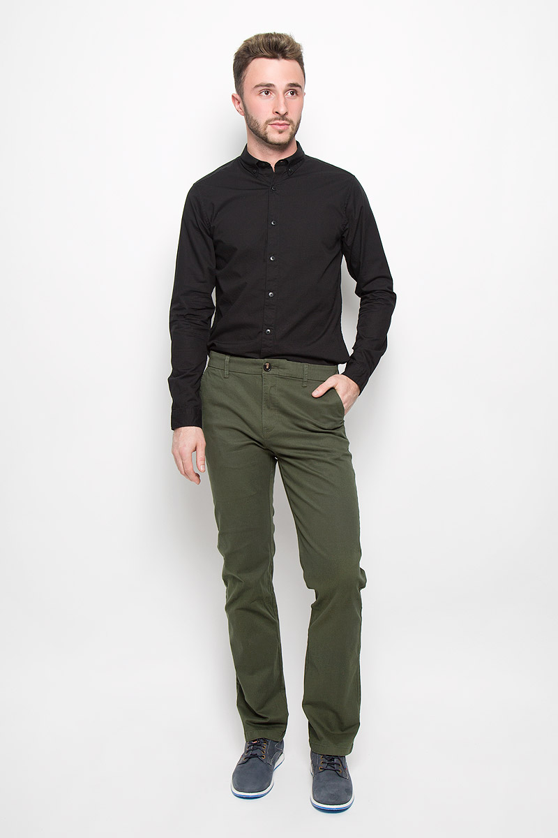 Брюки мужские Sela Casual Wear, цвет: зеленый. P-215/510-6323. Размер M (48)P-215/510-6323 Брюки мужские Sela Casual Wear, цвет: зеленый. P-215/510-6323. Размер M (48)P-215/510-6323Стильные мужские брюки Sela Casual Wear, выполненные из эластичного хлопка, отлично дополнят ваш образ. Материал изделия плотный, тактильно приятный, позволяет коже дышать. Брюки застегиваются на пуговицу и имеют ширинку на застежке-молнии. На поясе предусмотрены шлевки для ремня. Спереди модель дополнена двумя втачными карманами со скошенными краями, сзади - двумя врезными карманами на пуговицах. Высокое качество кроя и пошива, дизайн и расцветка придают изделию неповторимый стиль и индивидуальность. Модель займет достойное место в вашем гардеробе!