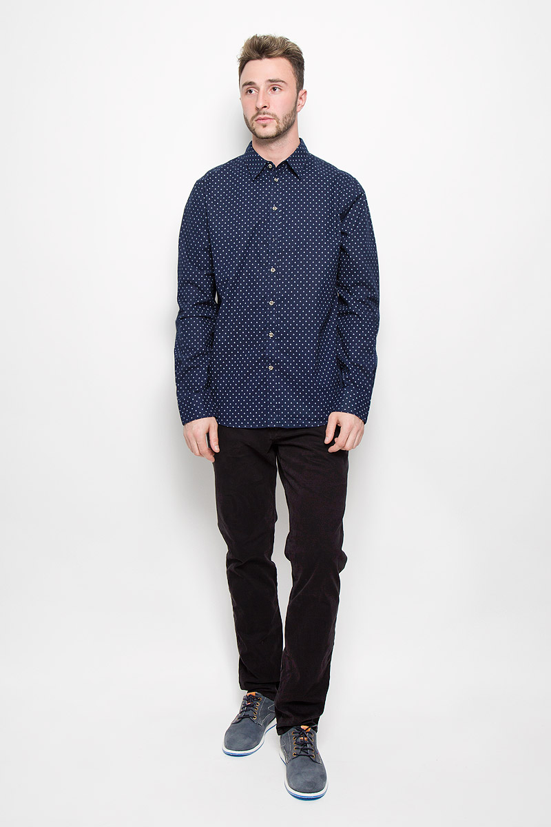 Рубашка мужская Sela Casual Wear, цвет: темно-синий. H-212/729-6424. Размер 40 (46)H-212/729-6424 Рубашка мужская Sela Casual Wear, цвет: темно-синий. H-212/729-6424. Размер 40 (46)H-212/729-6424Мужская рубашка Sela Casual Wear выполнена из натурального хлопка. Материал изделия тактильно приятный, не сковывает движения и хорошо пропускает воздух.Рубашка с отложным воротником и длинными рукавами застегивается спереди на пуговицы по всей длине. На манжетах также предусмотрены застежки-пуговицы. Модель оформлена ненавязчивым принтом. Такая рубашка будет дарить вам комфорт в течение всего дня и станет стильным дополнением к вашему гардеробу.